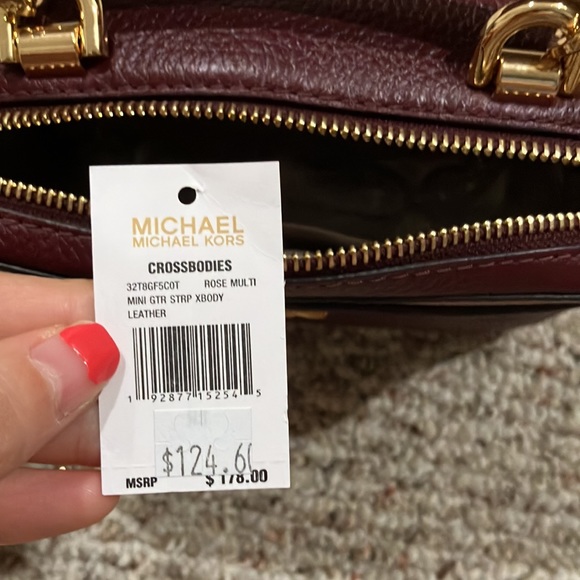 MICHAEL KORS
Mott Mini Color-Block Pebbled Leather Crossbody 32T8GF5C0T - Picture 12 of 14